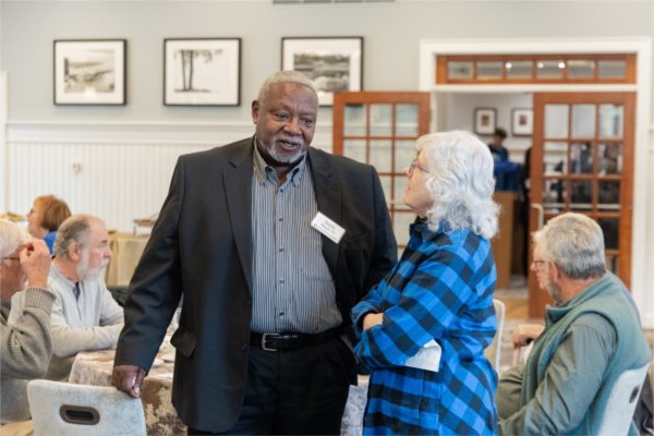 Two Alumni talk and catch up at the Golden Reunion